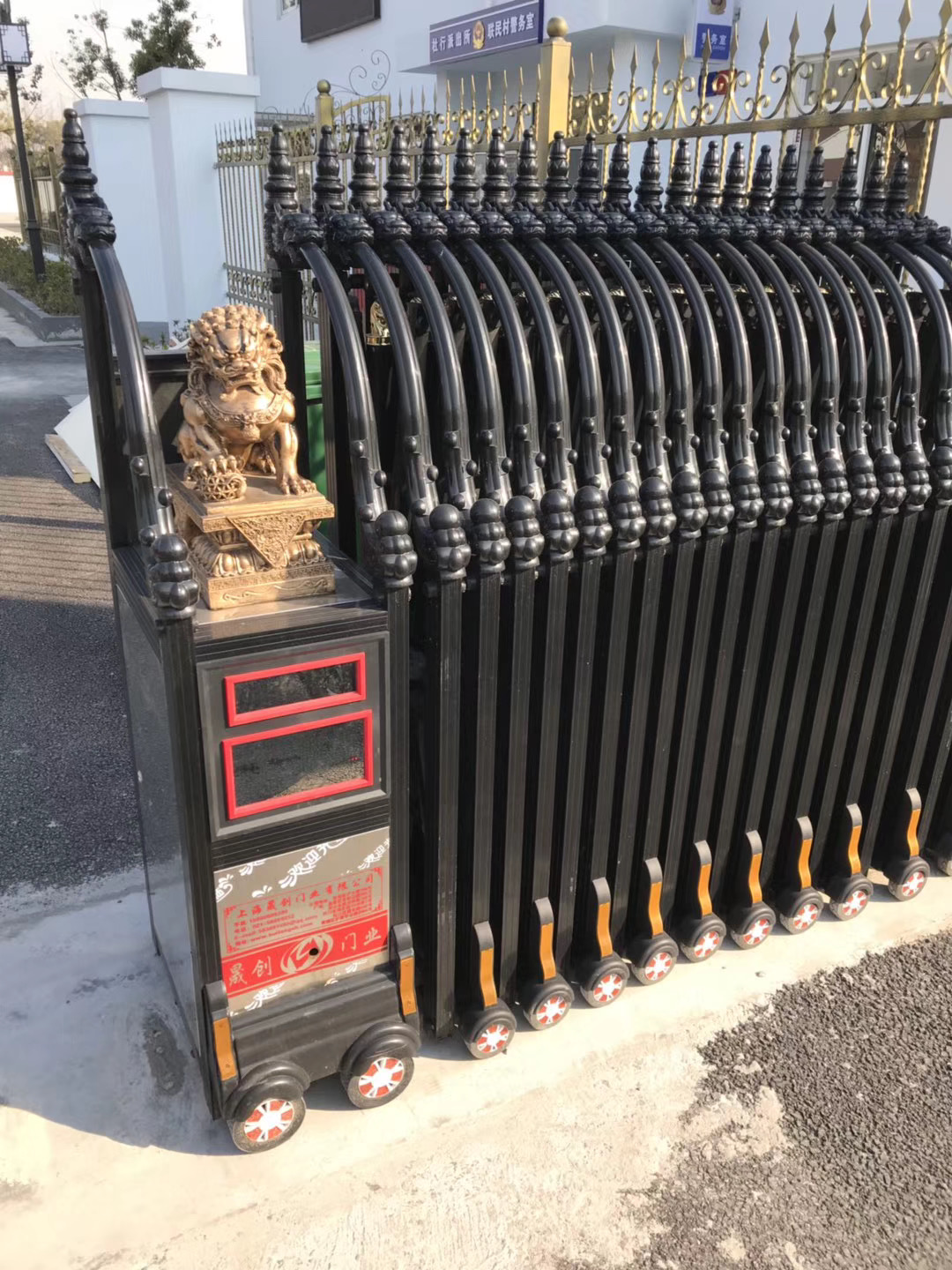 上海市閔行區(qū)聯(lián)民文化廣場(chǎng)電動(dòng)門(mén)安裝已完成