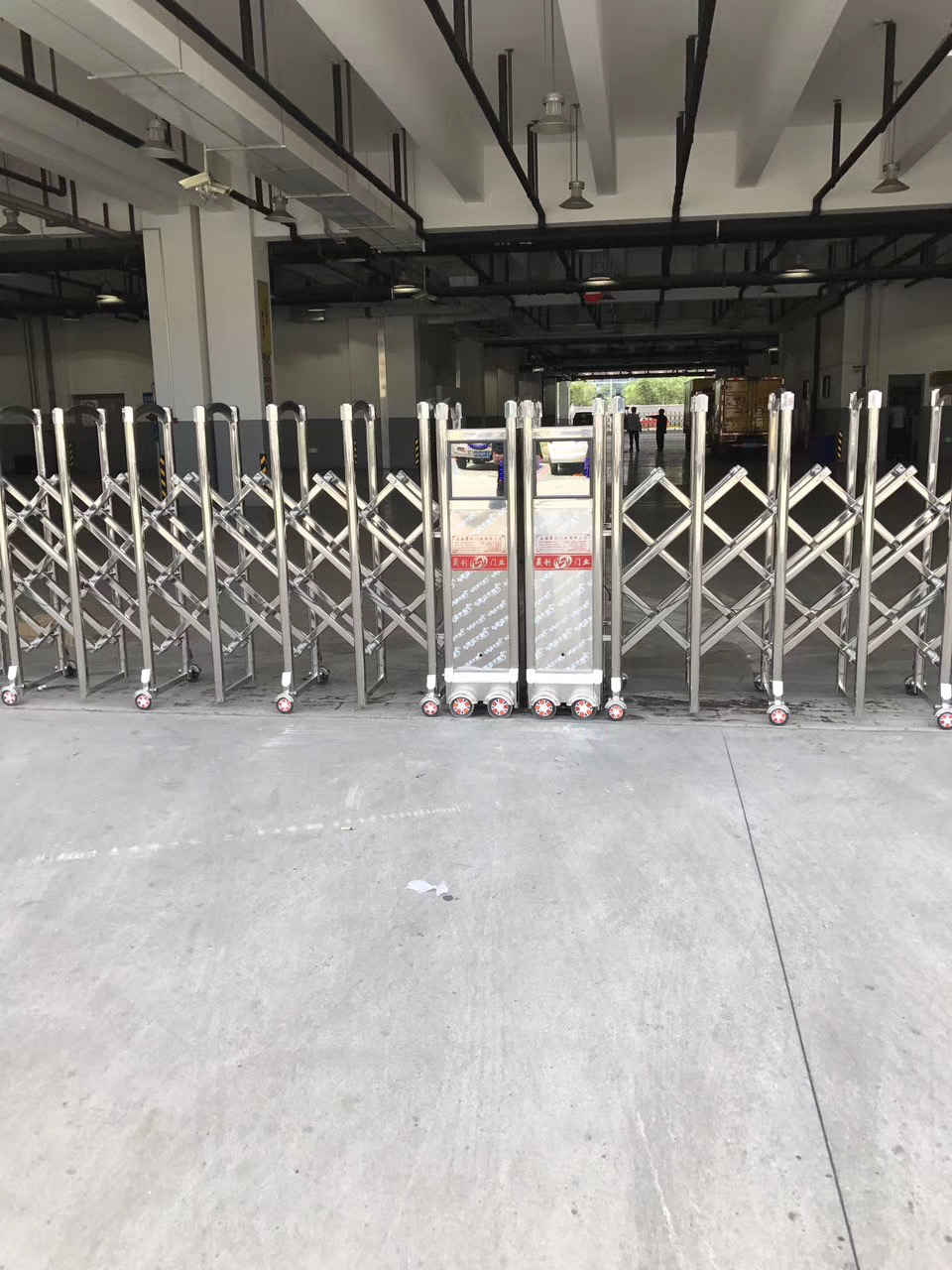 上海交通投資集團(tuán)有限公司電動(dòng)伸縮門(mén)安裝已完成!