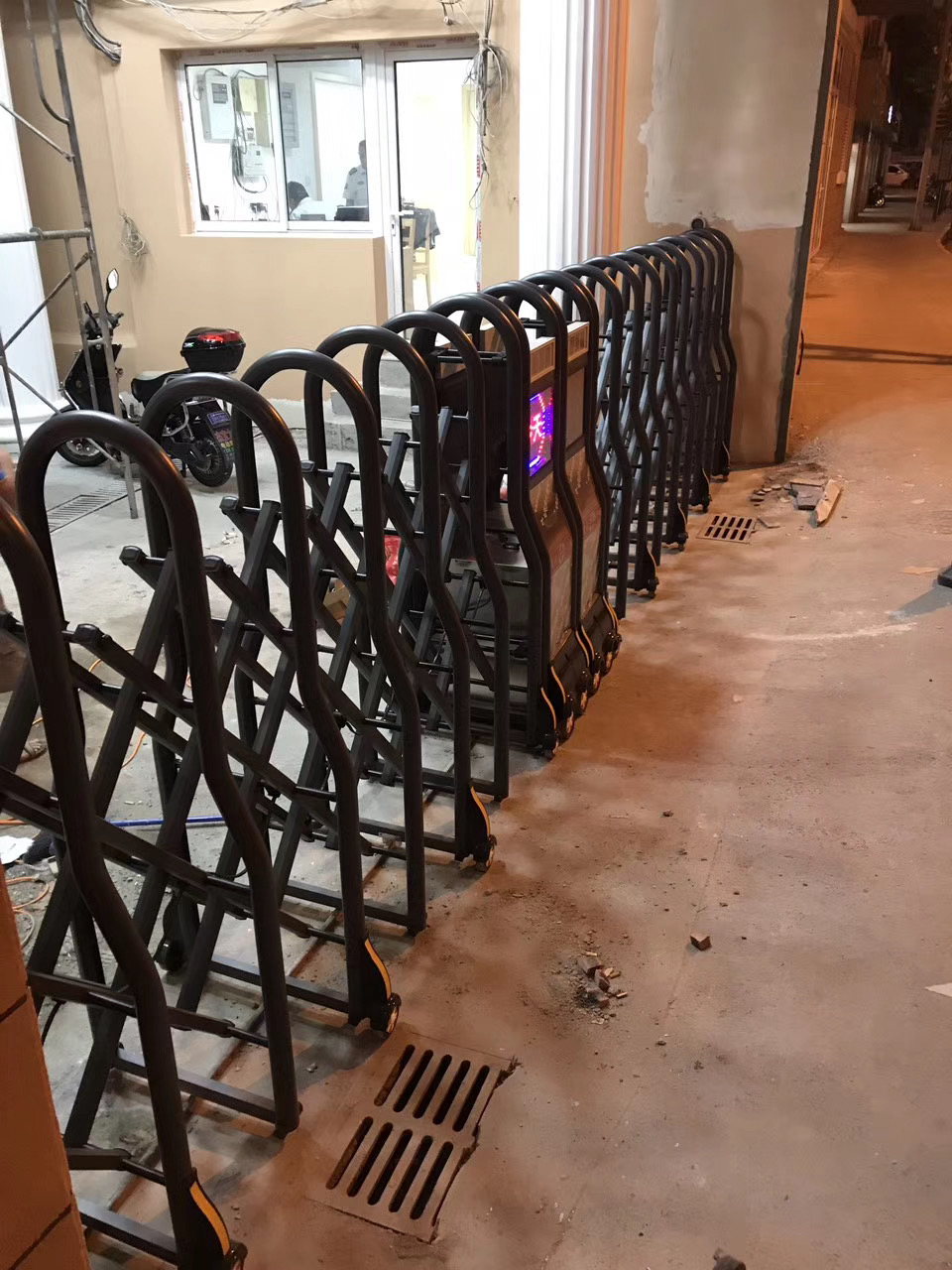 上海市商業學校電動伸縮門安裝已完成！